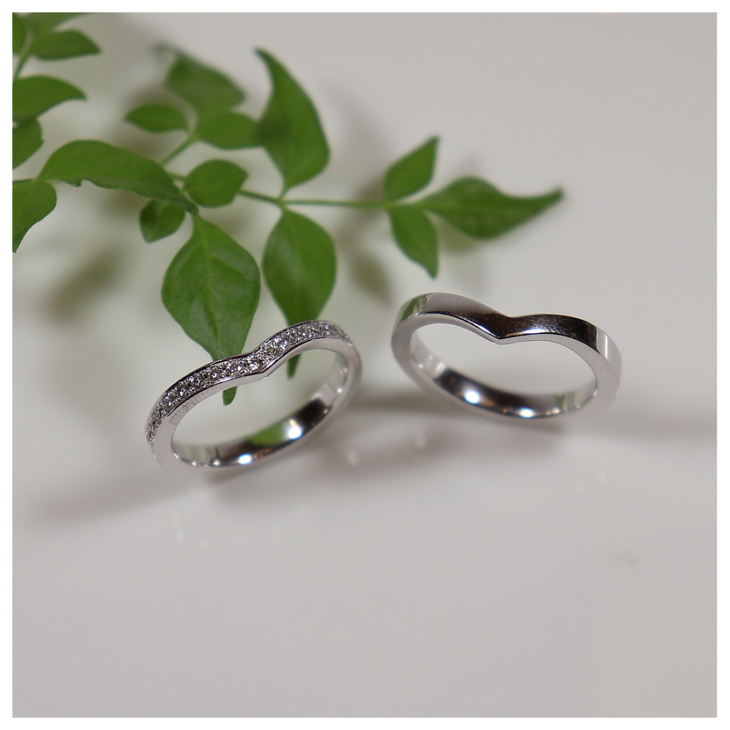 ハーフエタニティVラインリング – Somm Jewelry_みなとみらい・横浜元町で手作り・オーダーメイドの結婚指輪・婚約指輪